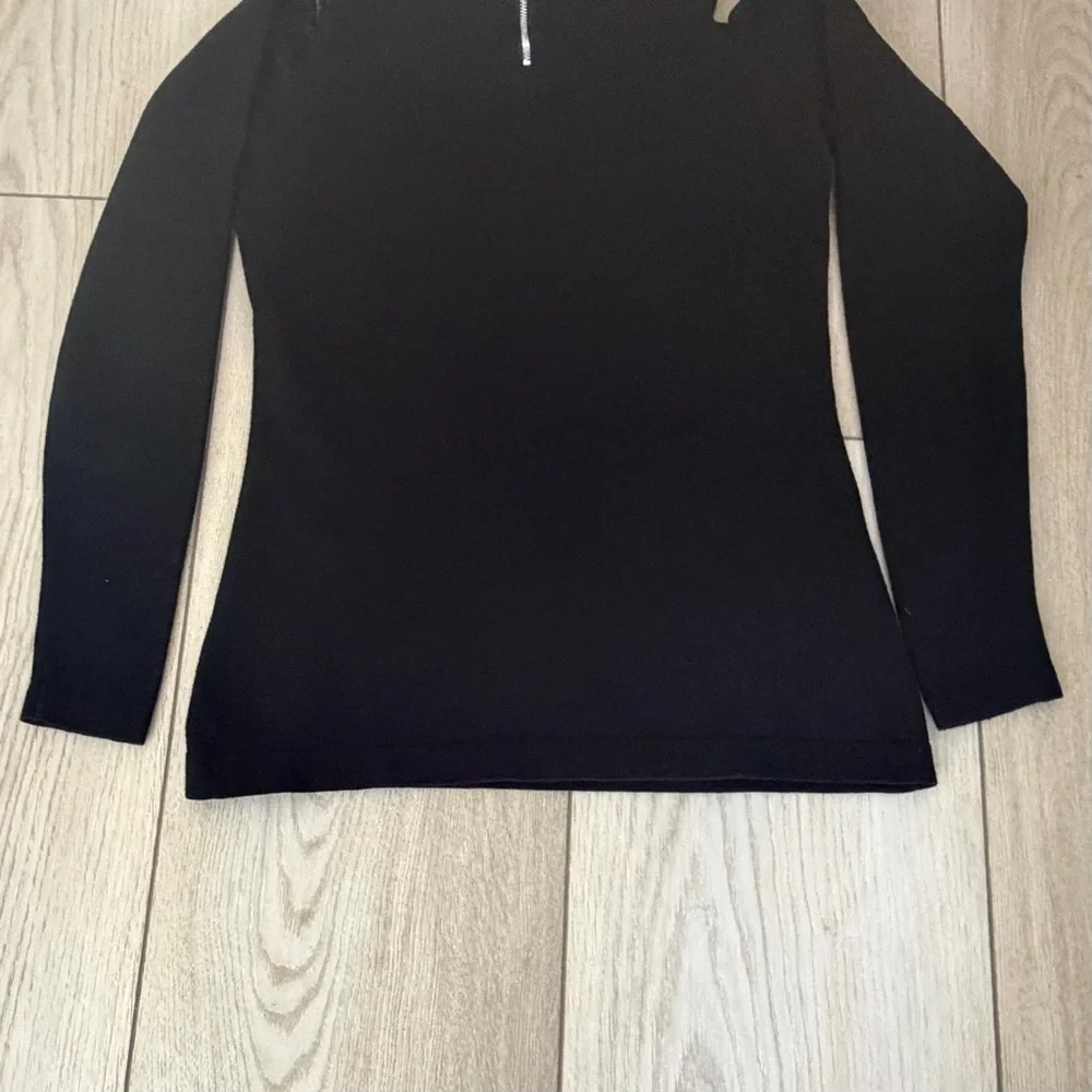The Limited Black Cold Shoulder Long Sleeve Top XS